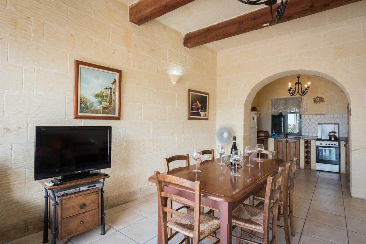 Valley View - Holiday Farmhouse With Private Pool Nadur Exterior photo
